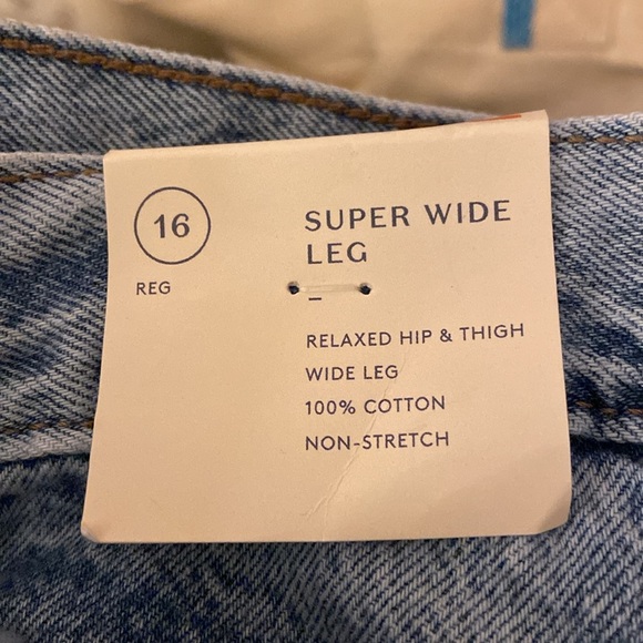 Women's Mid-Rise Super Wide Leg Jeans - Universal Thread™ light Wash new 🆕 - Picture 7 of 10